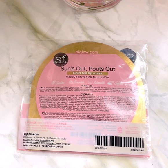 Sun’s out, Pouts out 4pcs Gold foil Lip masks - Picture 4 of 4